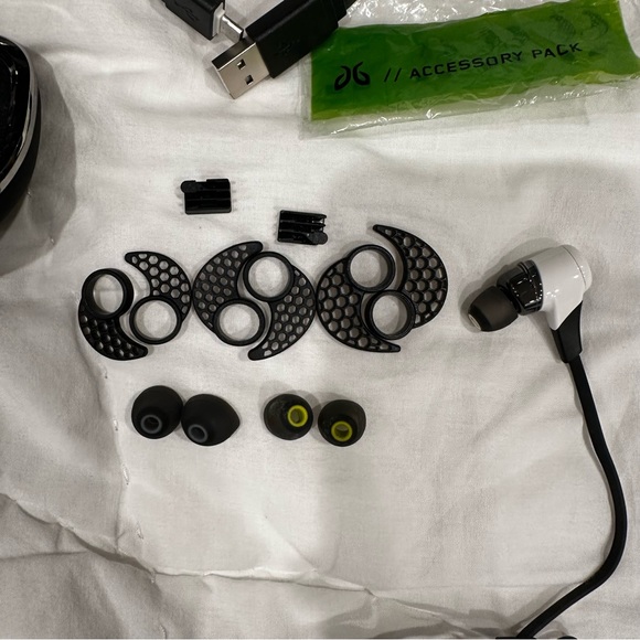 JayBird Bluebuds X Secure Fit Wireless Ear Buds - Picture 4 of 7